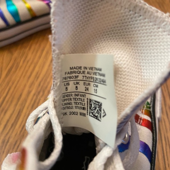 Zebra toddler Size 8 Converse Chuck Taylor high tops - Picture 2 of 3